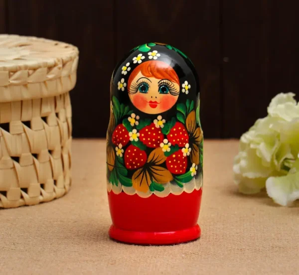 Матрешка «Земляничка», красное платье, 5 кукольная, 15 см