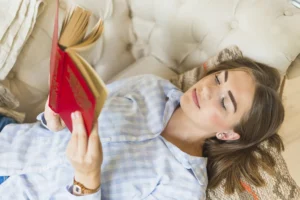 Подборка теплых книг-антидепрессантов в магазине Ruskniga.es.